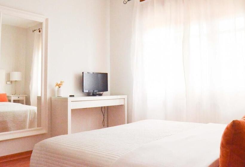 هتل Hostal Carlos V