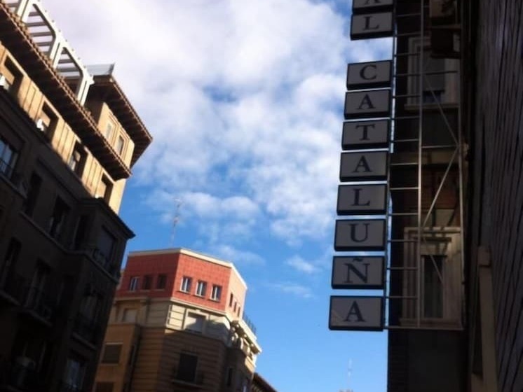 Отель Hostal Cataluña