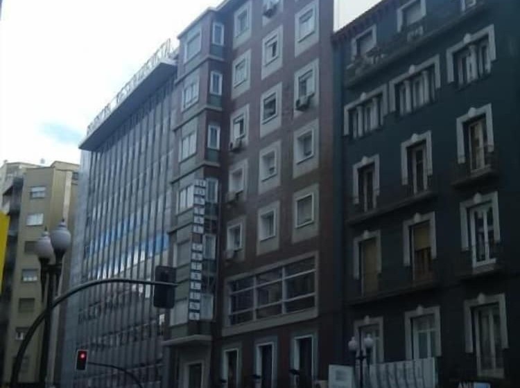 هتل Hostal Cataluña