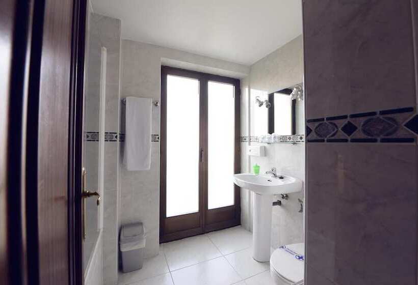 هتل Hostal Concejo