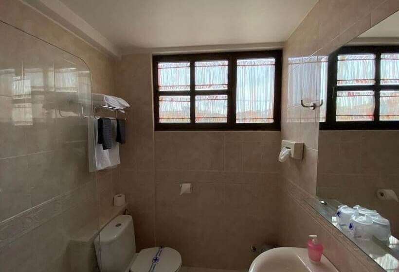 هتل Hostal Concejo