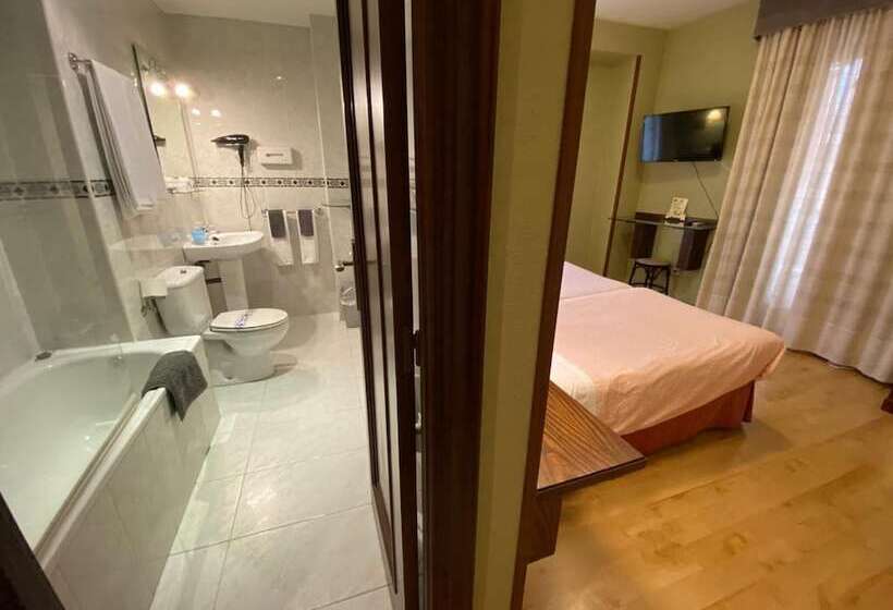 هتل Hostal Concejo