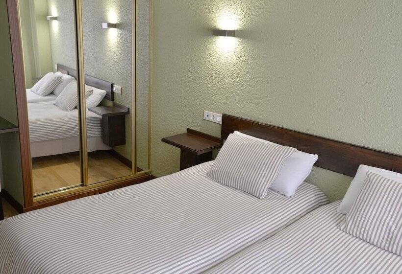 هتل Hostal Concejo