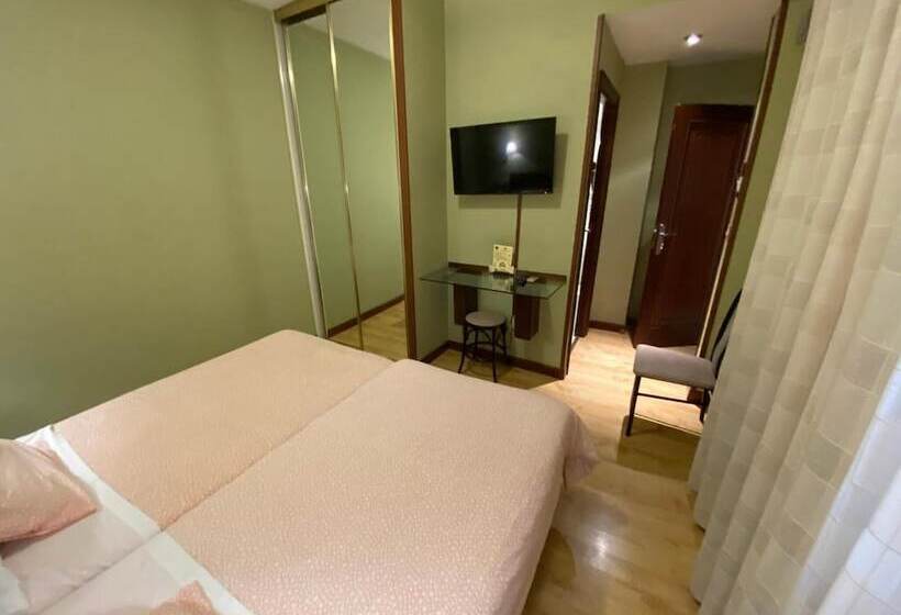 فندق Hostal Concejo