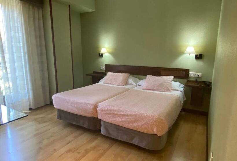 فندق Hostal Concejo