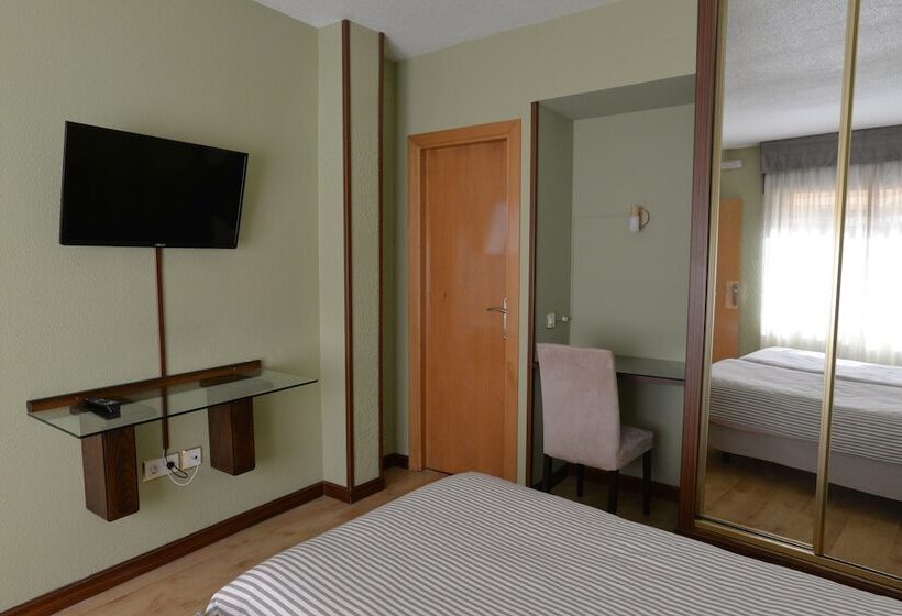 فندق Hostal Concejo