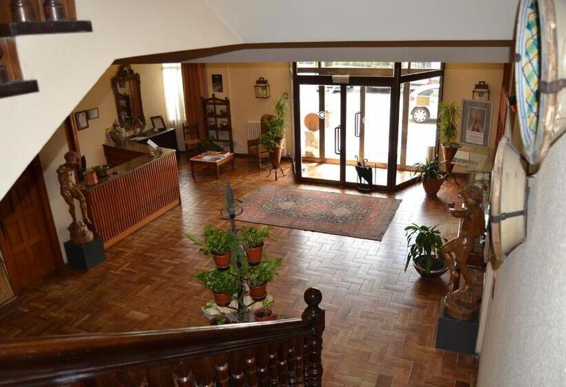 호텔 Hostal Doña Juana