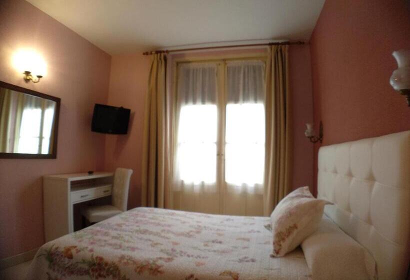 هتل Hostal Don Jaime I Y Ii