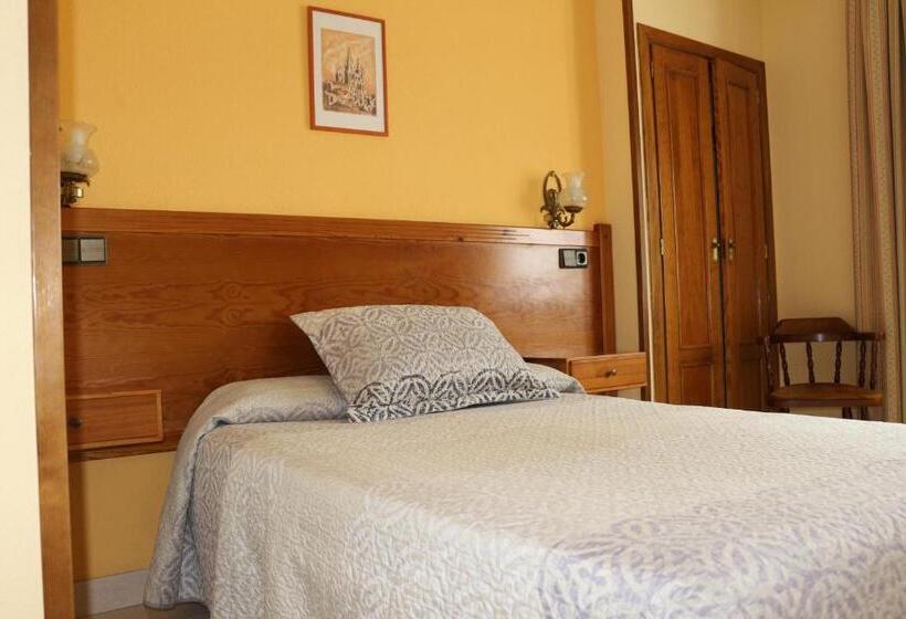 هتل Hostal Don Jaime I Y Ii