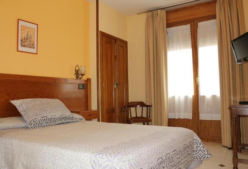 هتل Hostal Don Jaime I Y Ii