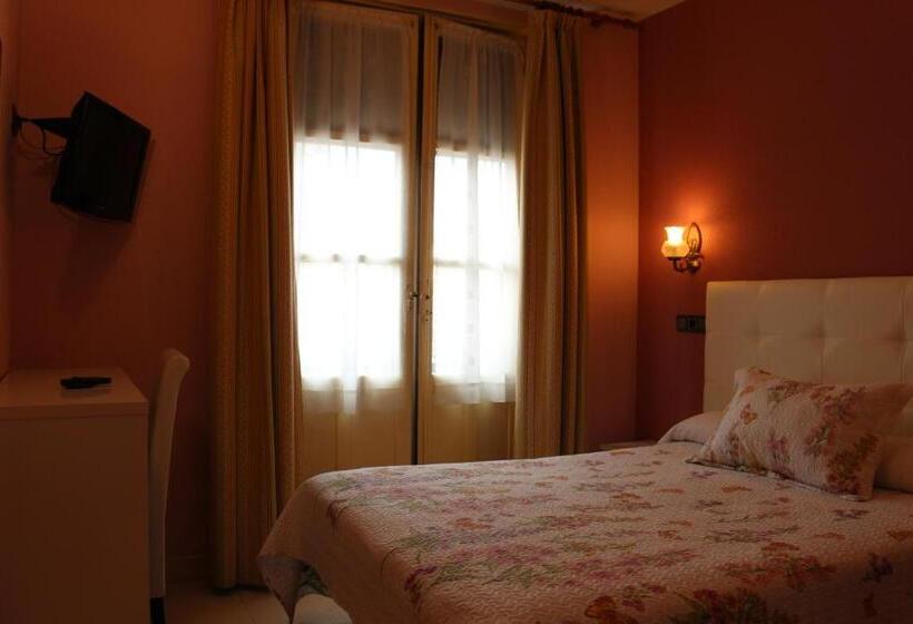 هتل Hostal Don Jaime I Y Ii