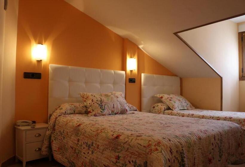 هتل Hostal Don Jaime I Y Ii