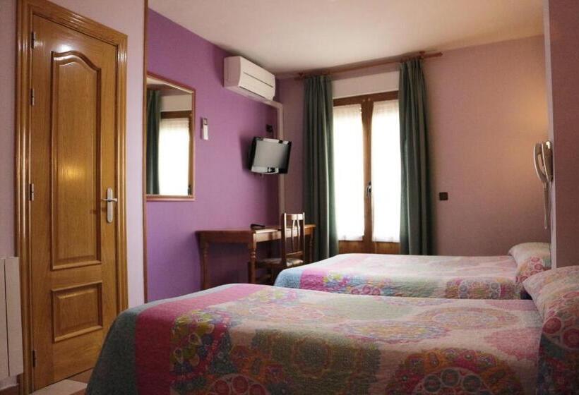 هتل Hostal Don Jaime I Y Ii