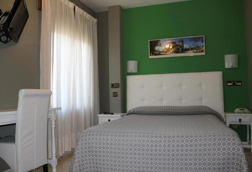 هتل Hostal Don Jaime I Y Ii