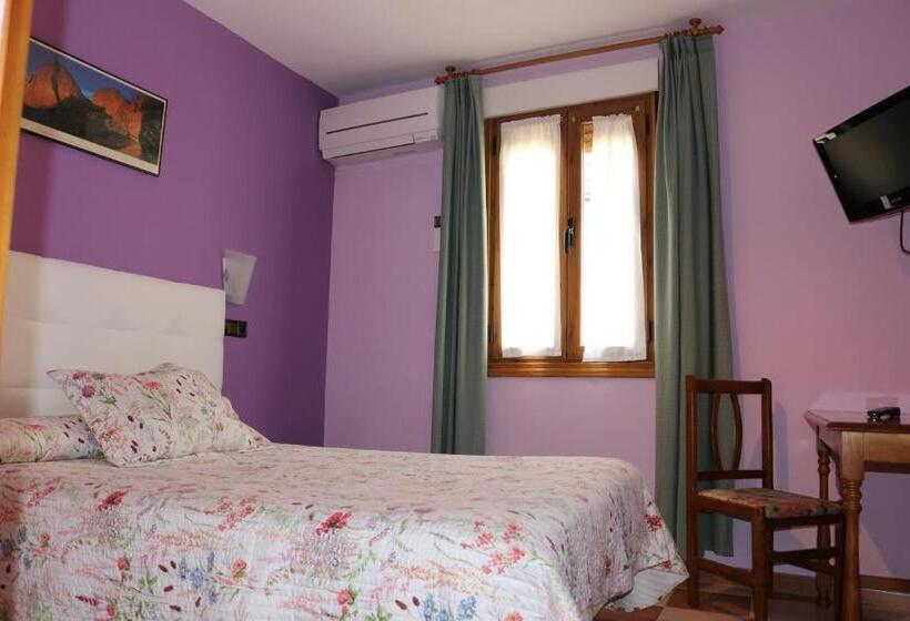 هتل Hostal Don Jaime I Y Ii