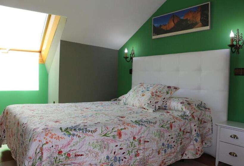 هتل Hostal Don Jaime I Y Ii