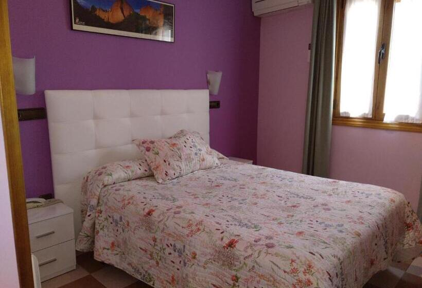 هتل Hostal Don Jaime I Y Ii