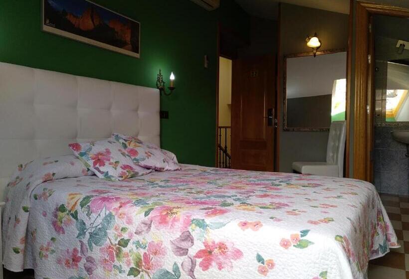 هتل Hostal Don Jaime I Y Ii