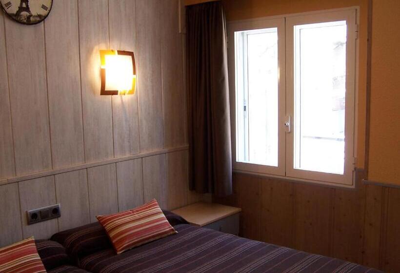 هتل Hostal El Carmen