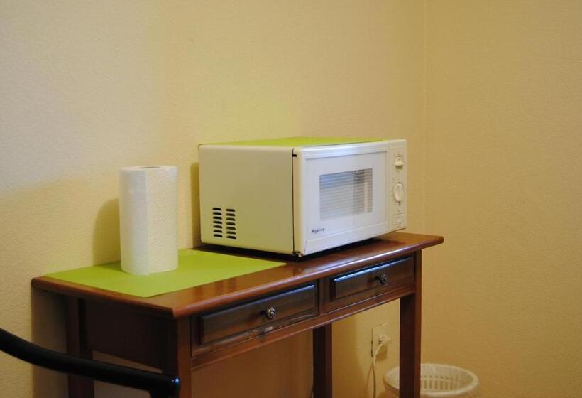 هتل Hostal El Mirador