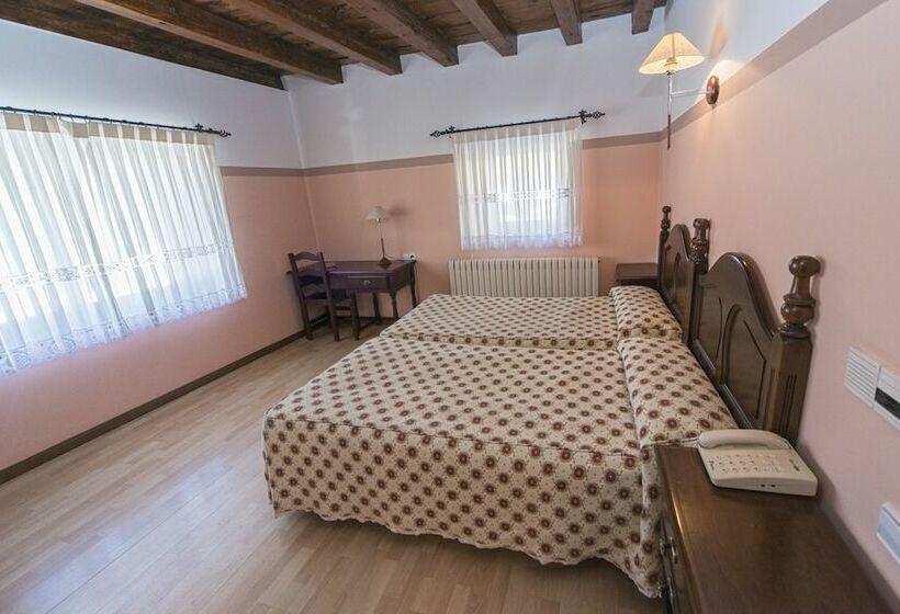 Отель Hostal Las Nieves