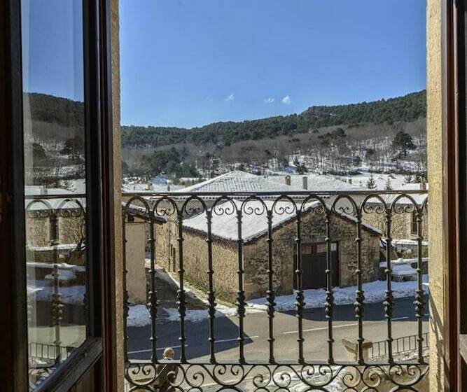 Отель Hostal Las Nieves