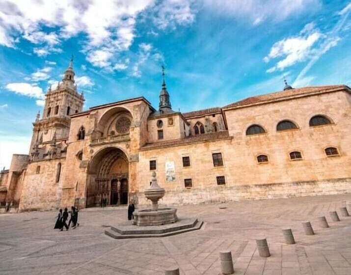 Отель Hostal Las Nieves