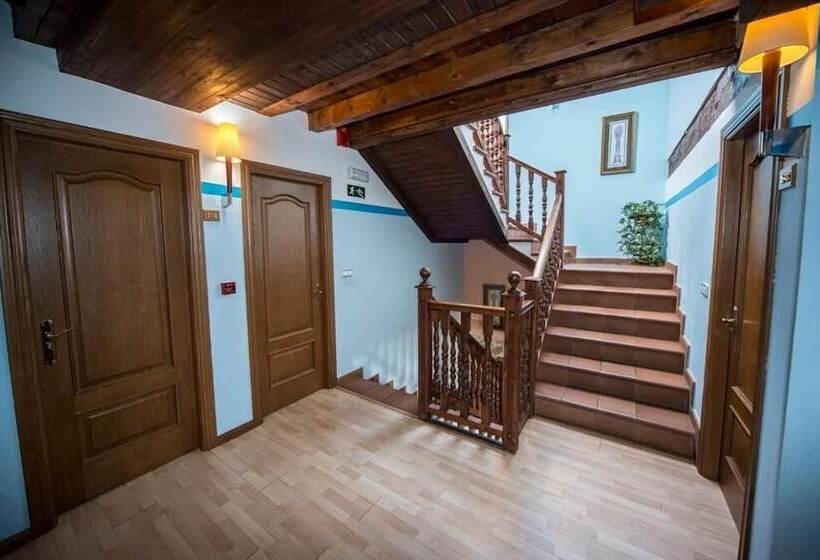 Отель Hostal Las Nieves