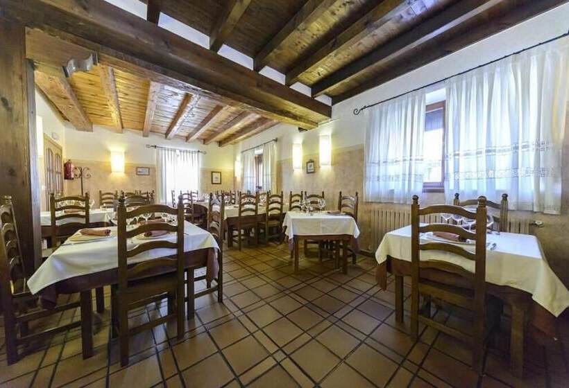 Отель Hostal Las Nieves