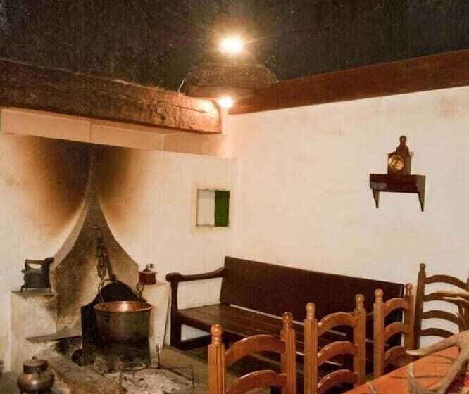 Отель Hostal Las Nieves