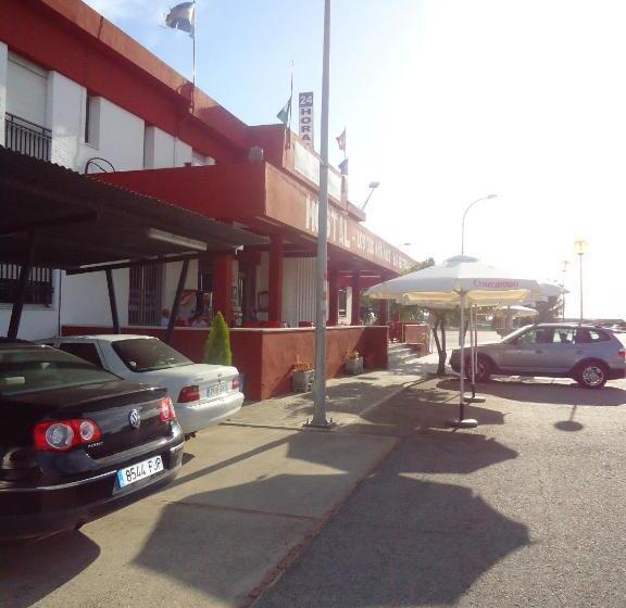 هتل Hostal Los Dos Naranjos