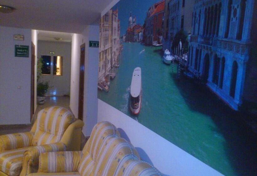 هتل Hostal Los Dos Naranjos