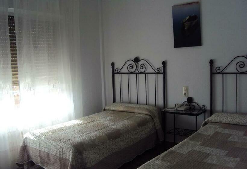 酒店 Hostal Martin Vares