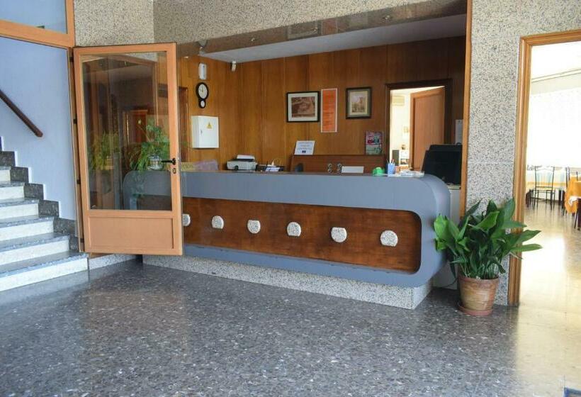 酒店 Hostal Martin Vares