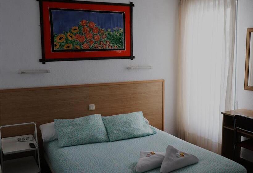 Отель Hostal Milmarcos
