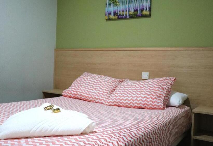 Отель Hostal Milmarcos