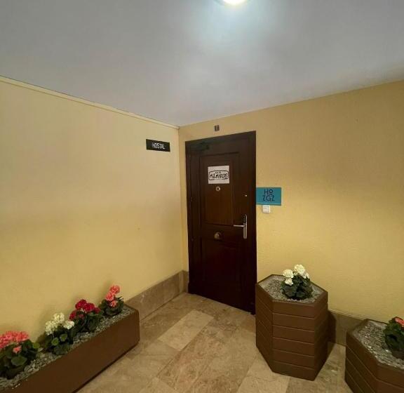 Отель Hostal Milmarcos