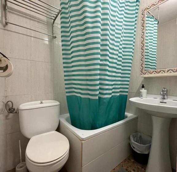 هتل Hostal Milmarcos