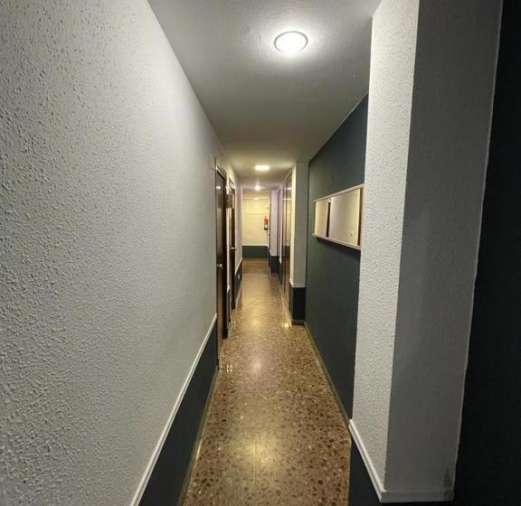 هتل Hostal Milmarcos