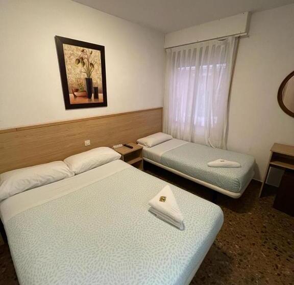 هتل Hostal Milmarcos