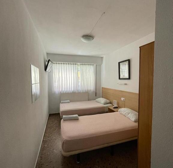 هتل Hostal Milmarcos