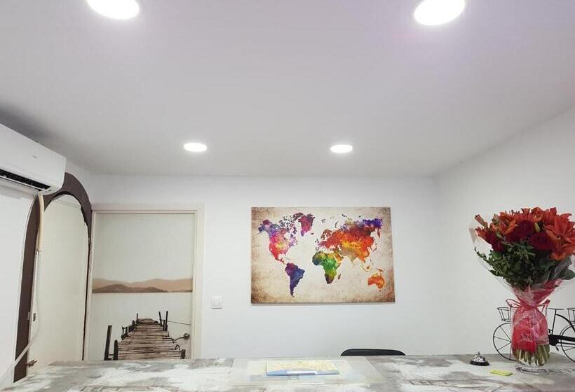 酒店 Hostal Montsant