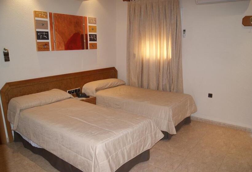 호텔 Hostal Moreno