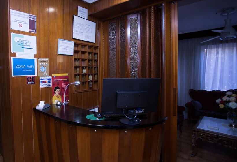 Отель Hostal Navarra