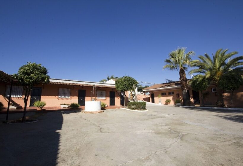 בית מלון כפרי Hostal Nueva Andalucia