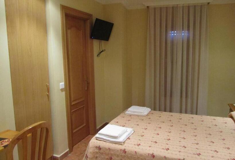 Отель Hostal Puerta La Villa