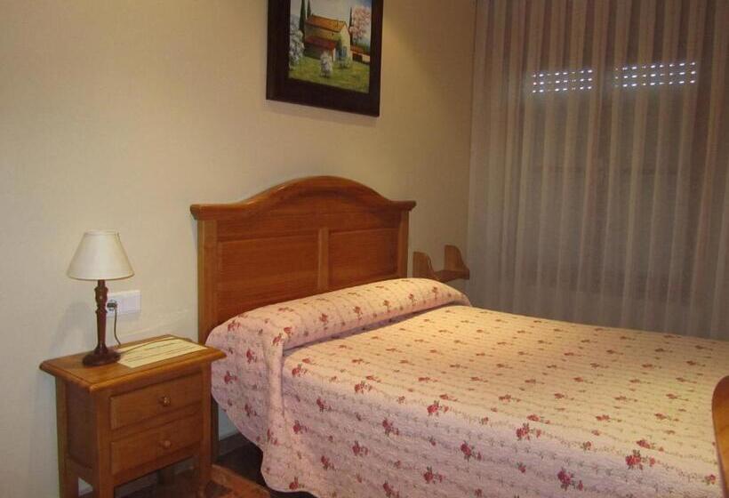 Отель Hostal Puerta La Villa