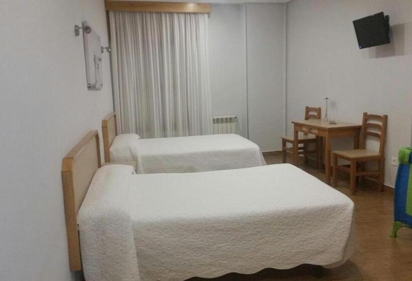 Отель Hostal Puerta La Villa