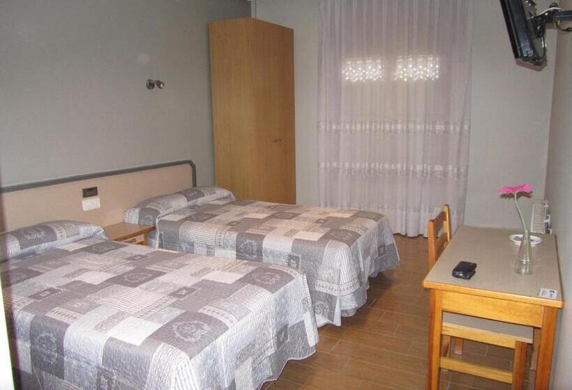 Отель Hostal Puerta La Villa