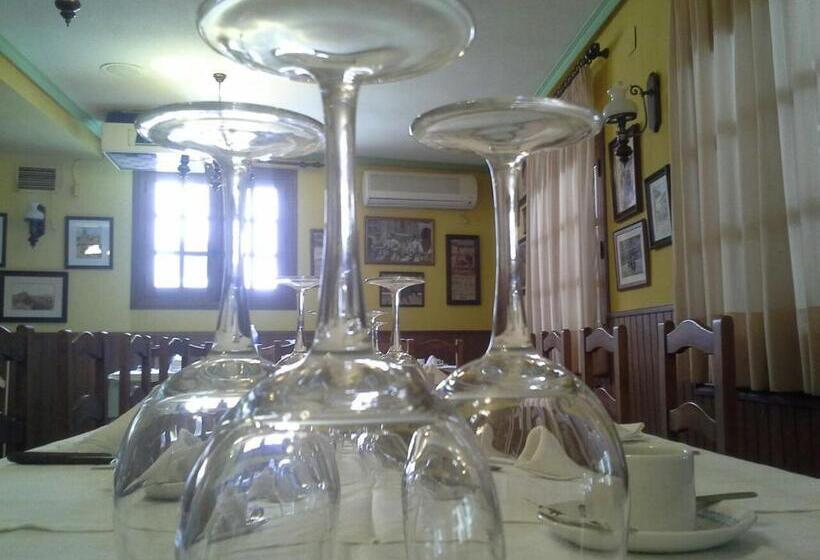هتل Hostal Restaurante Villa De Sepúlveda